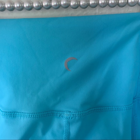 Zyia Turquoise Mesh High Rise Capri Cropped Leggings - Picture 10 of 12